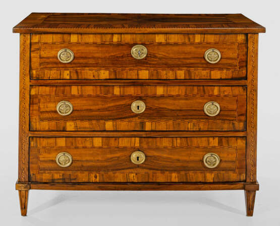 Louis XVI-Kommode Nussbaum, furniert sowie Einlage… - Foto 1