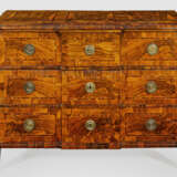 Große Louis XVI-Kommode Nussbaummaser, furniert so… - Foto 1