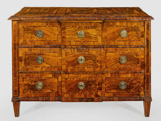 Große Louis XVI-Kommode Nussbaummaser, furniert so… - Foto 1