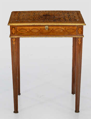 Louis XVI-Beistelltisch Mahagoni und Nussbaum, mas… - photo 1