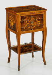 Louis XV-Beistelltischchen Rosenholz, furniert sow…