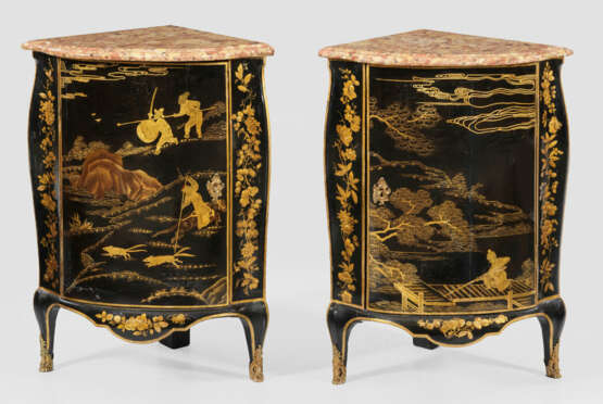 Paar Louis XV-Ecoignuren im Chinoiseriedekor Gegen… - фото 1
