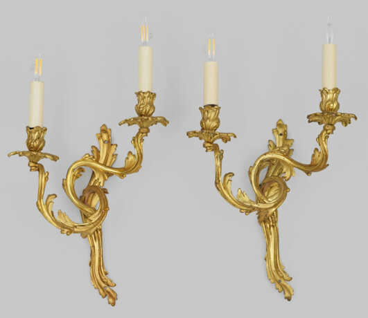 Paar Louis XV-Wandappliken 2-flg.; Bronze, vergold… - фото 1
