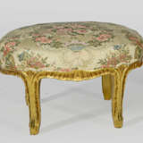 Kleiner Hocker im Louis XV-Stil Holz, geschnitzt, … - фото 1