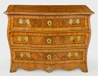 Große Barock-Kommode Nussbaum, furniert bzw. teilw…