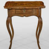 Barock-Beistelltisch Nussbaum, massiv. Passig gesc… - photo 1