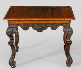 Barock-Beistelltisch Nussbaum, teilw, reliefplasti…