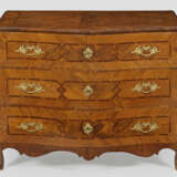 Große Barock-Kommode Nussbaum, furniert sowie Einl… - photo 1