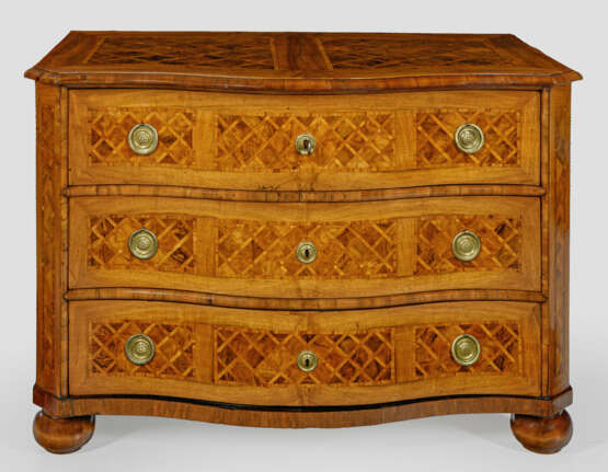 Barock-Kommode Nussbaum, furniert. Gerader, querre… - фото 1
