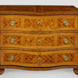 Barock-Kommode Nussbaum, furniert. Gerader, querre… - фото 1