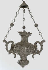 Deckenampel Metall. Balusterförmiger Korpus mit fl…