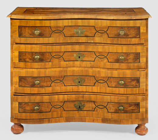 Große Barock-Kommode Nussbaum, furniert. Gerader, … - фото 1