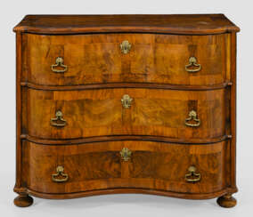 Barock-Kommode Nussbaum, furniert. Gerader, rechte…