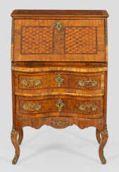 Dresdner Barock-Sekretär Nussbaum, furniert. Gerad…