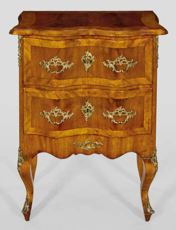 Dresdner Barock-Pfeilerkommode Nussbaum, furniert.… - фото 1