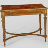 Kleiner Salontisch im Louis XVI-Stil Nussbaum, mas… - photo 1