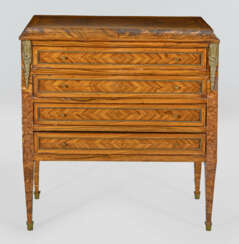 Kommode im Louis XVI-Stil Nussbaummaser, furniert.…