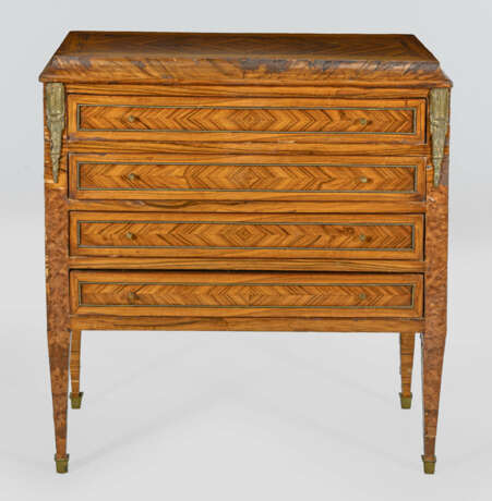 Kommode im Louis XVI-Stil Nussbaummaser, furniert.… - Foto 1