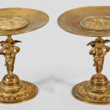 Paar Napoleon III-Tazzae Bronze. Über flachem Rund… - photo 1