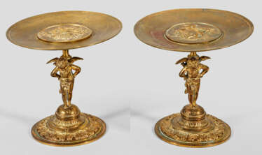 Paar Napoleon III-Tazzae Bronze. Über flachem Rund…