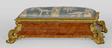 Napoleon III-Fußhocker Rosenholz, furniert sowie A…
