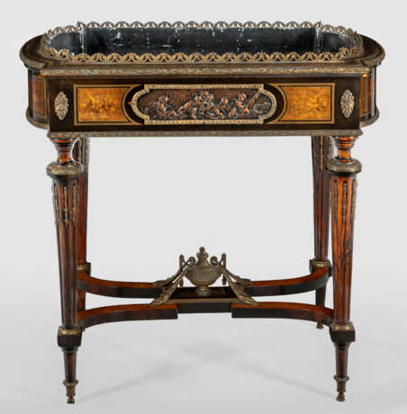 Napoleon III-Jardinière Nussbaum, dunkel gebeizt b… - фото 1