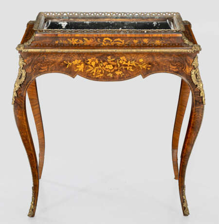 Napoleon III-Jardinière Nussbaum, furniert sowie E… - фото 1