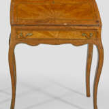 Bonheur du Jour im Louis XV-Stil Nussbaum, furnier… - photo 1