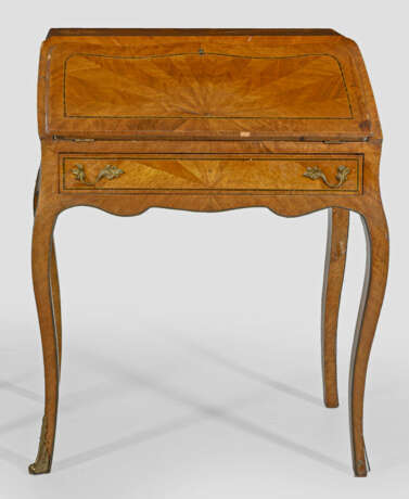 Bonheur du Jour im Louis XV-Stil Nussbaum, furnier… - photo 1