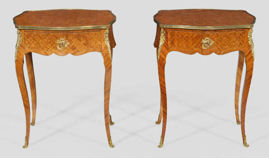 Paar Beistelltische im Louis XV-Stil Rosenholz, fu… - фото 1