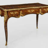 Repräsentatives Bureau plat im Louis XV-Stil Nussb… - Foto 1