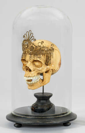 Memento Mori mit Glassturz Holz, geschnitzt und Me… - photo 1