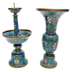 Cloisonné-Vase und Kerzenständer mit Dekor von Lotos auf türkisem Fond