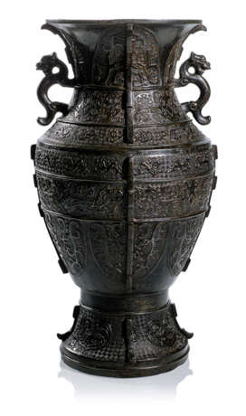 Bronze-Vase in 'hu'-Form im archaischen Stil - фото 1