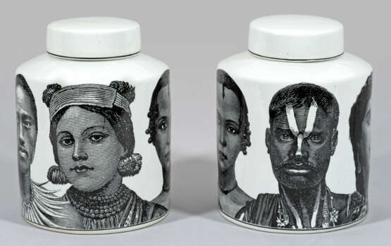 Paar Deckelvasen im Stil von Fornasetti … - photo 1