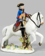 Porzellanprodukte. Miniatur-Figur eines Jägers zu Pferde Au…