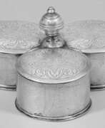 Изделия из металла. Salbgefäß Silber. Drei zylindrische, dre…