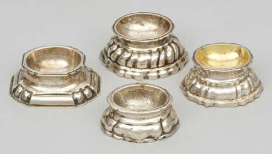 Vier Barock-Salieren Silber. Gestufter, … - фото 1