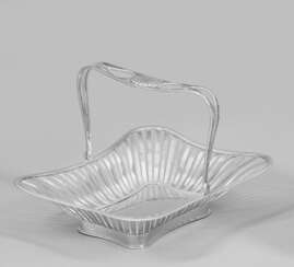 Wiener Biedermeier-Henkelkorb Silber. Re…