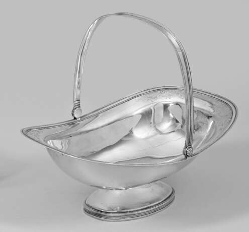 Biedermeier-Henkelkorb Silber. Auf ovale… - photo 1