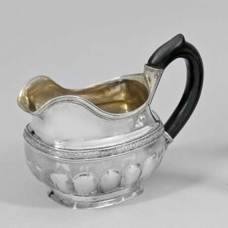 Biedermeier-Sahnegießer Silber. Rechteck… - photo 1