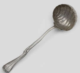 Biedermeier-Schöpfkelle Silber. Tief gem…