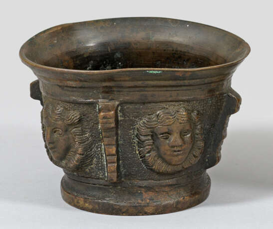 Kleiner Renaissance-Mörser Bronze, dunke… - photo 1