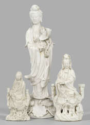 Drei Blanc de Chine-Figuren einer Guanyi…