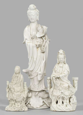 Drei Blanc de Chine-Figuren einer Guanyi… - photo 1