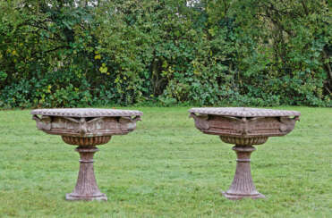 Paar repräsentative Parkbassins Bordeaux…