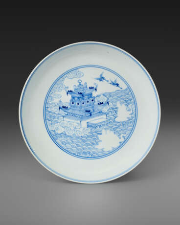 A BLUE AND WHITE `LONGEVITY` DISH - фото 1