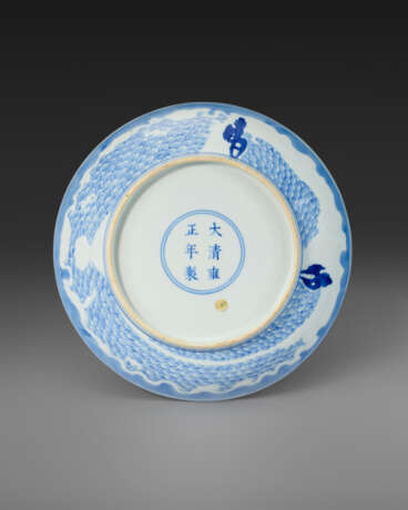 A BLUE AND WHITE `LONGEVITY` DISH - фото 2
