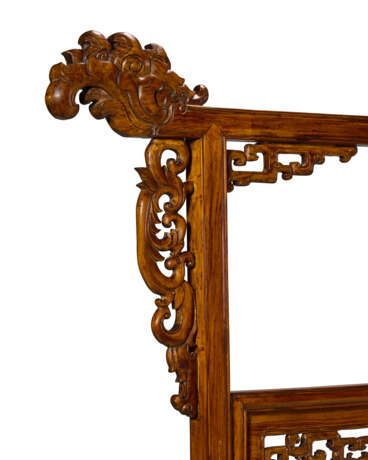 A RARE HUANGHUALI CLOTHES RACK - photo 4