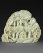 Edelsteine. A CARVED PALE GREENISH WHITE JADE MOUNTAIN